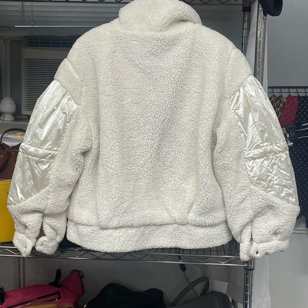 Women's White Sherpa Jacket(teddy)🔥 - Picture 2 of 4